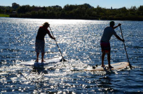 Sonne, Wasser, gute Laune... auch Dank des Stand Up Paddlings!